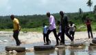 PHOTO: Haiti - President Jovenel Moise ap travèse yon rivière nan commune l'Azile